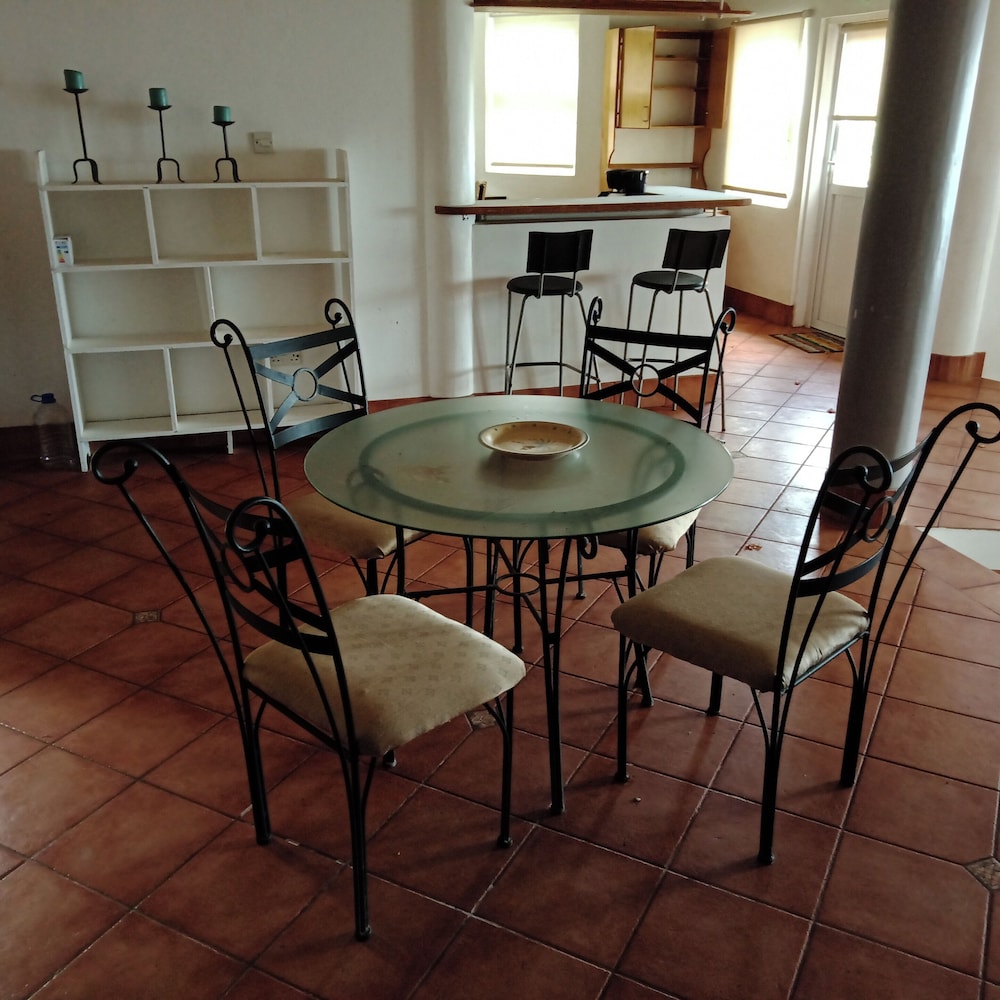 Serene room nr Intl Airpt & Sandy Beach view 3