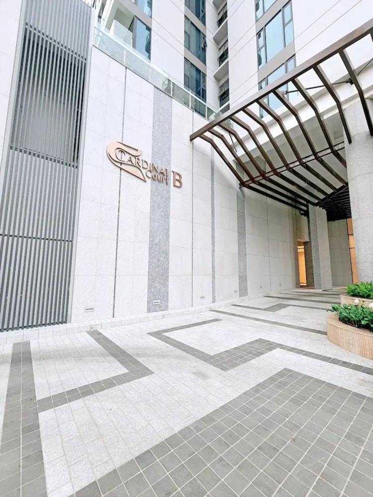 Cardinal Court Apartment
