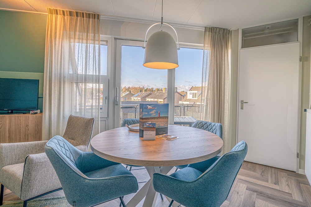 Nice Pet-friendly Apartment Near the Center of De Koog