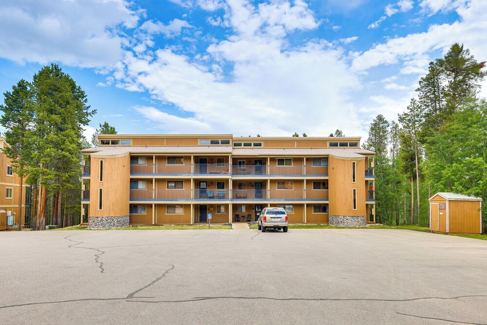 Winter Park Condo w/ Pool + Ski Shuttle Access!