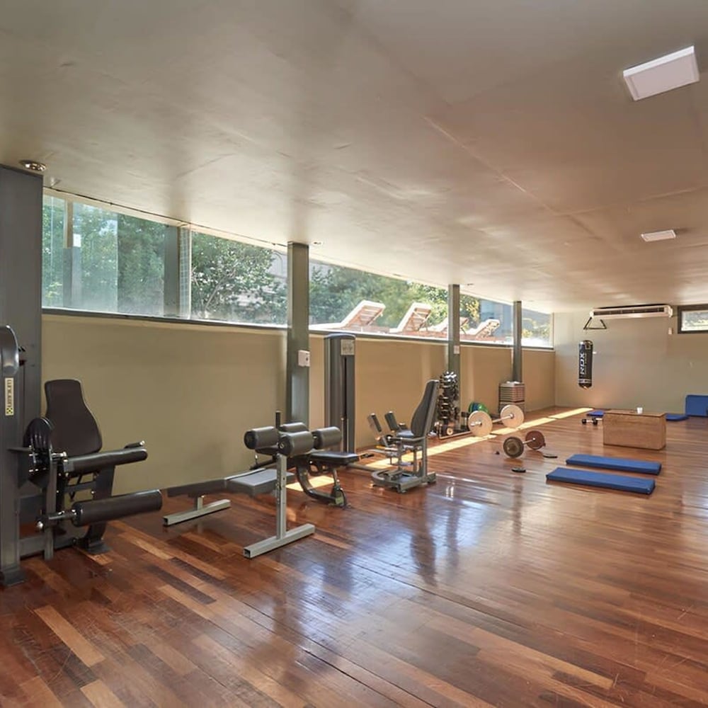 Torre Montagna I Stylish 1BR With Balcony in Nu ez