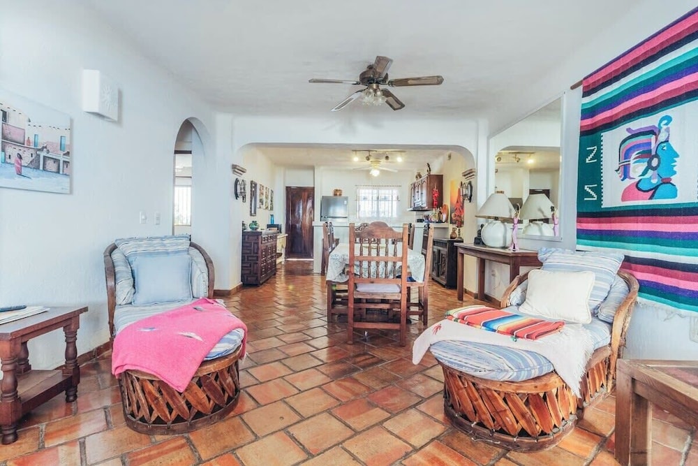 Ocean View 2Br Condo-balcony-beach-pool - 604