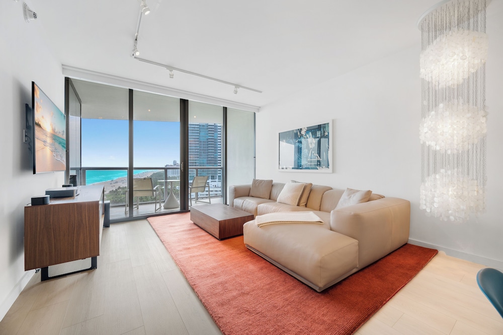 Luxury Vacation Rentals in South Beach by LRMB