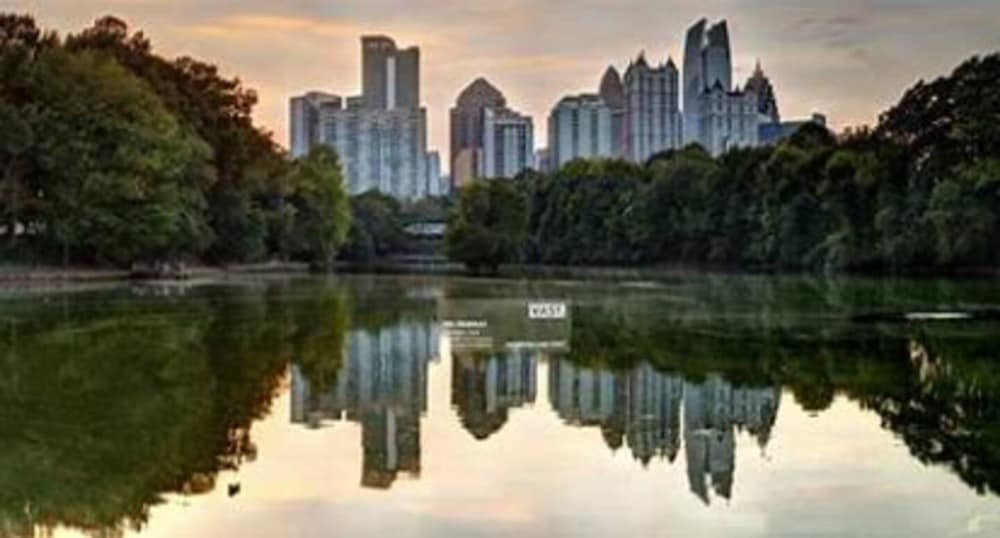 Chic Midtown High-rise With Great Views