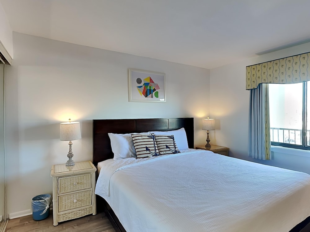 Emerald Towers by Southern Vacation Rentals view 4