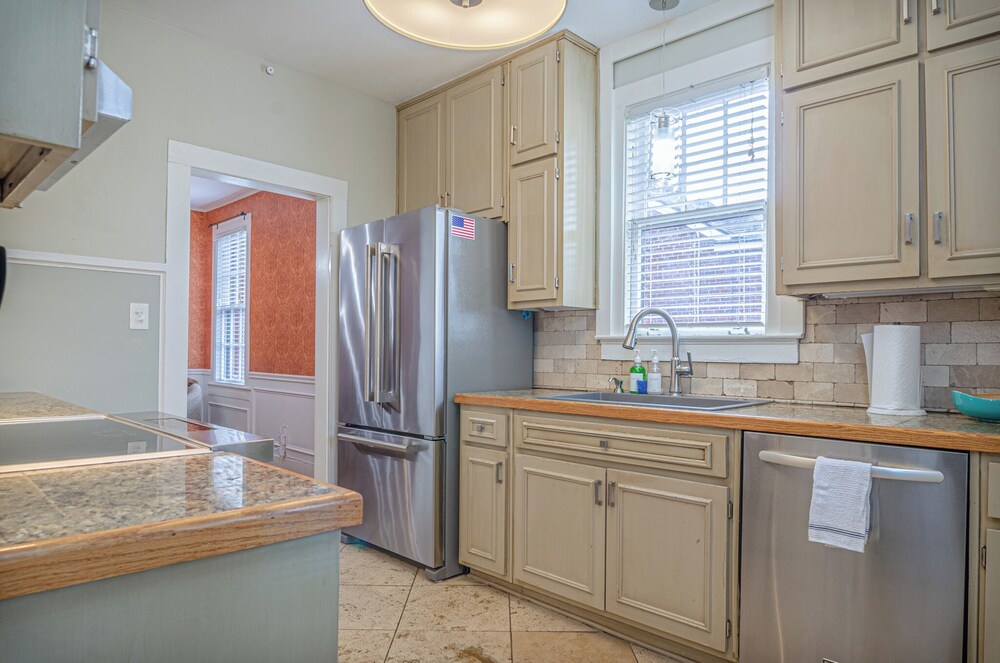 Spacious 3BR Midtown Home - Grad Family