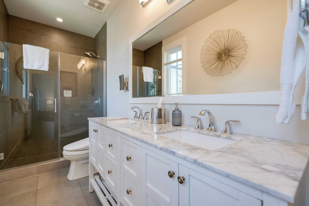 Luxe, Pool, Spa, Fire Pit, Game Room, Piano Sonoma Pool Retreat by Avantstay
