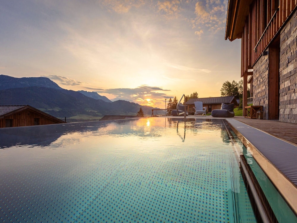 Luxury Chalet With Pool and Sauna Near Ski Lift