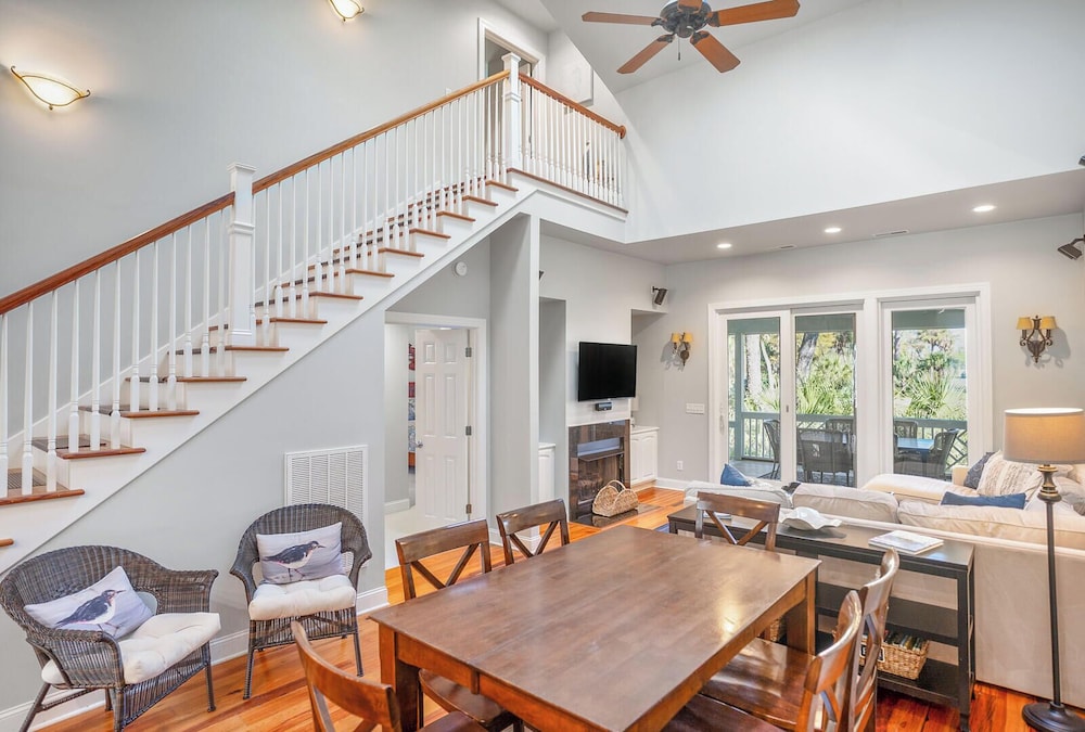Tasteful 2 Story 4 Bedroom, 4 Bath Home! New on Rental Program, Sleeps 12!