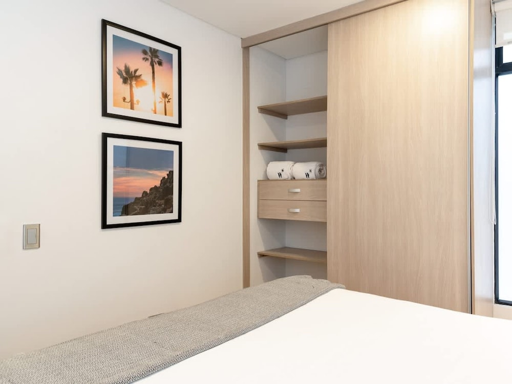 Spectacular 3 BR w Balcony in Laureles Medell n