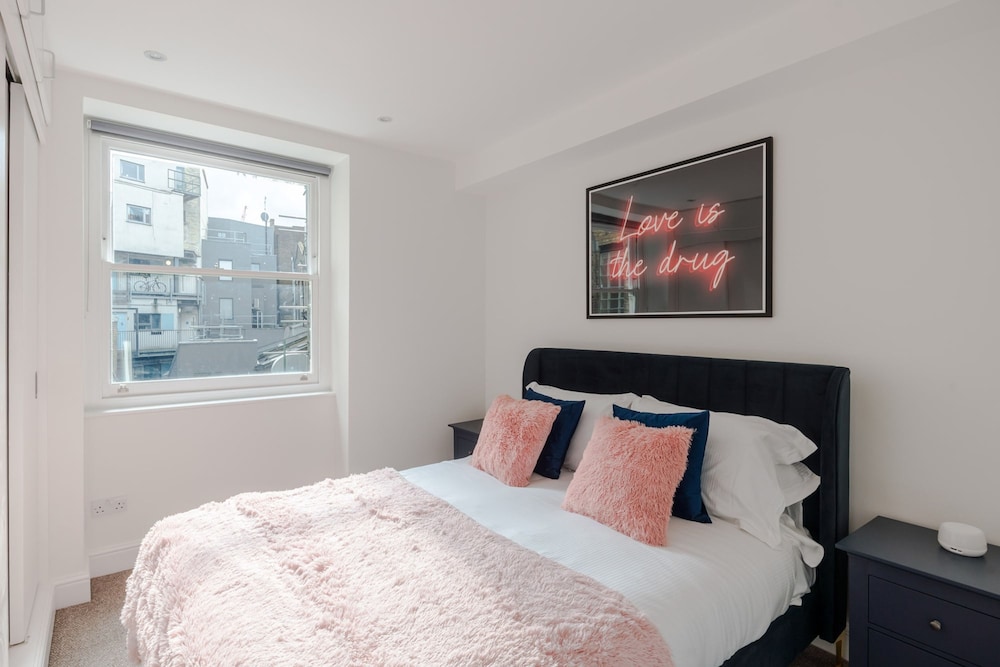 The Sexy Beast - Fitzrovia - by Frankie Says