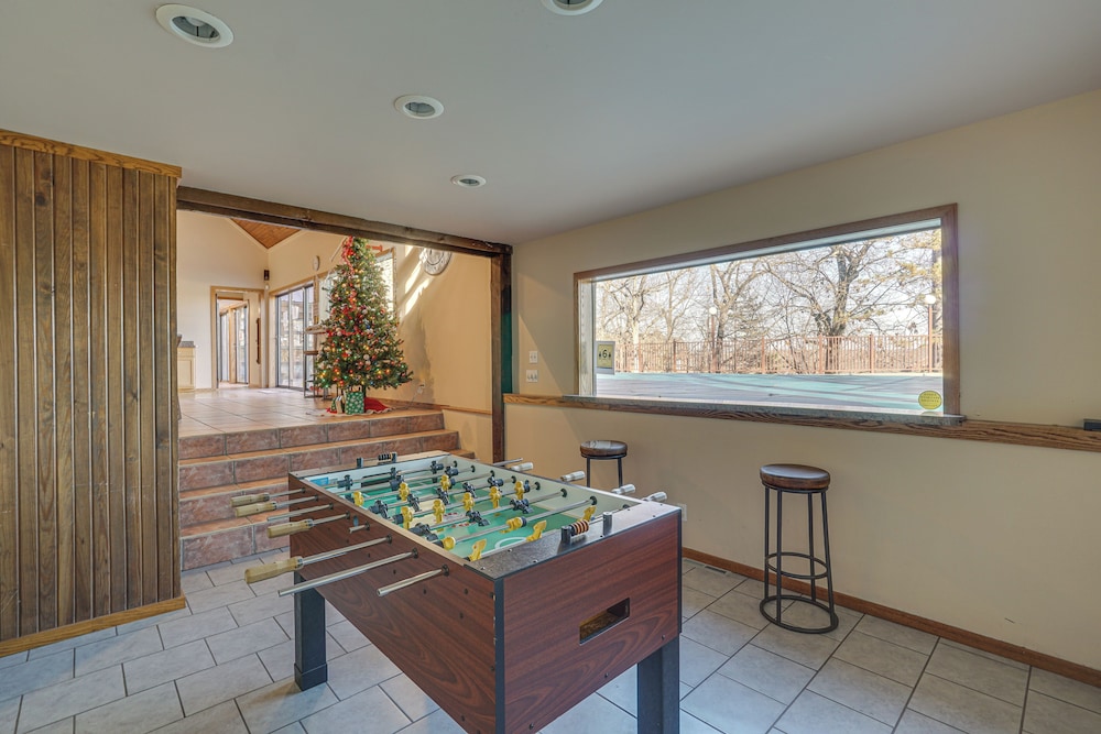 Lakefront Osage Beach Retreat: Dock Access!