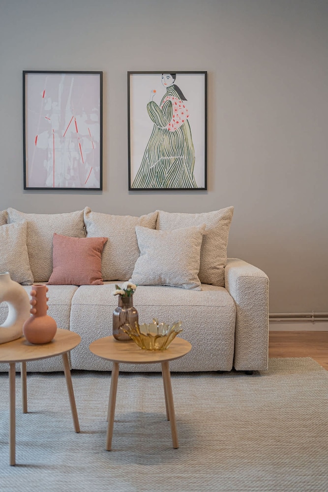 Loggia Luxe 5BR Living in Universitatii Area