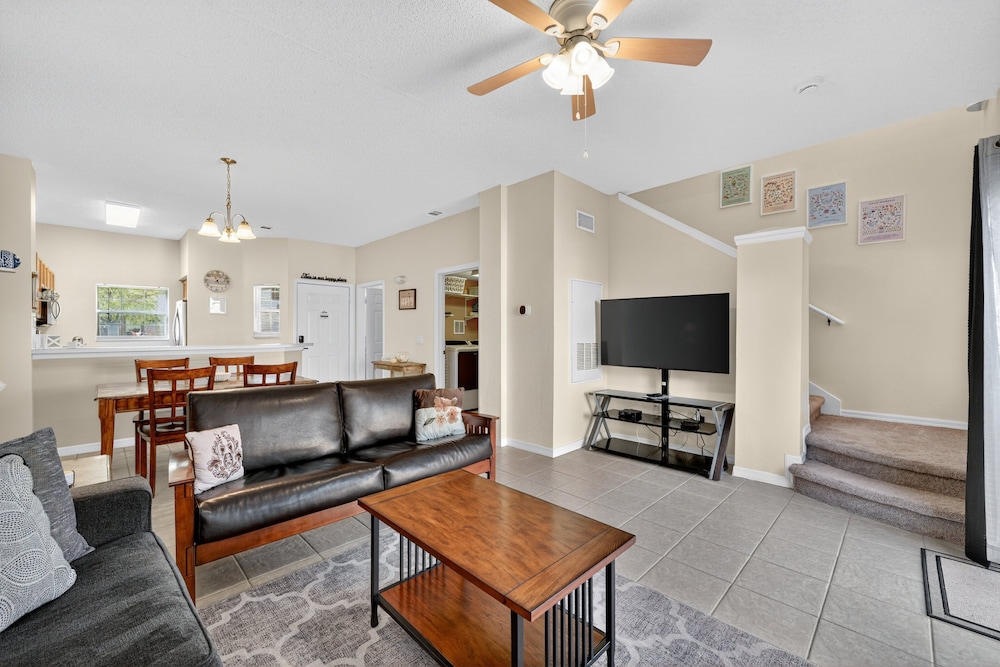 Modern Kissimmee Townhouse Near Disney 3 Bedroom Townhouse