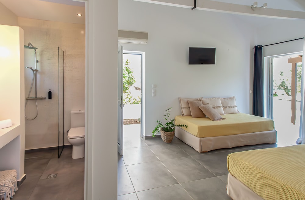 Malibu Studios & Apartments