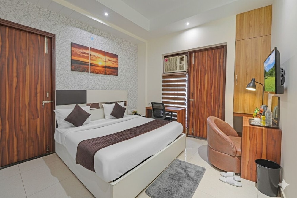 Hotel Church House - Rohini I Near Metro I Specious Rooms I Friendly Staff I Most Preferred Hotel In Rohini