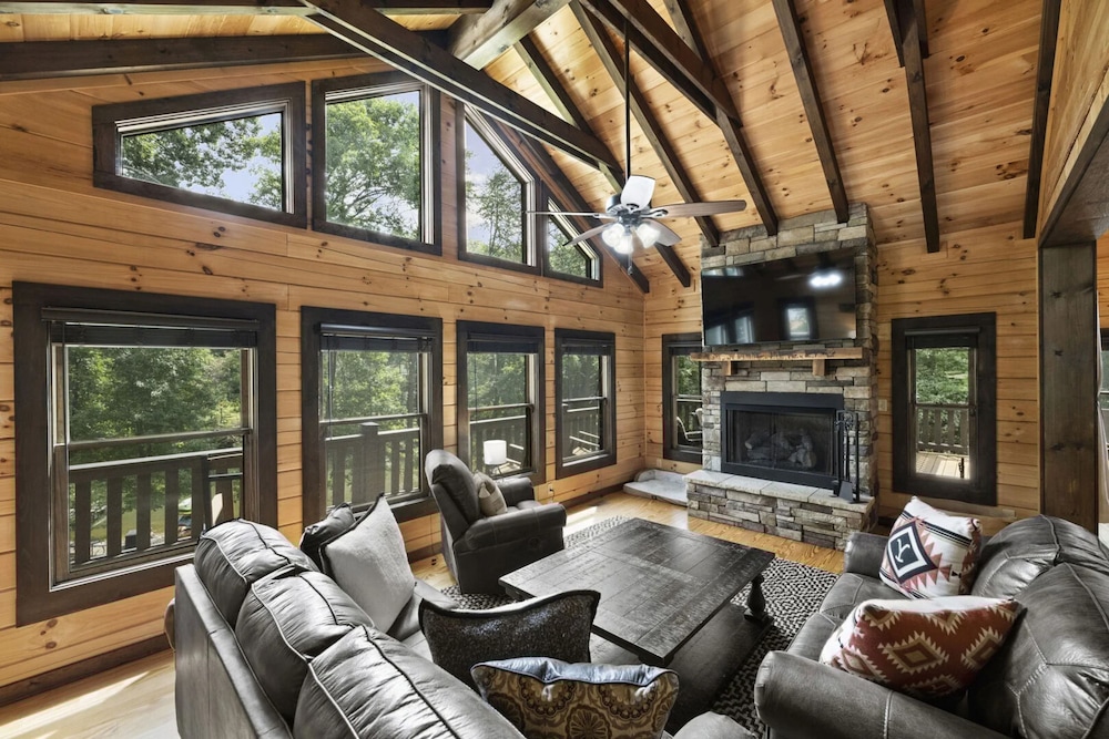 Bankhead Lodge by Avantstay Waterfront Log Cabin