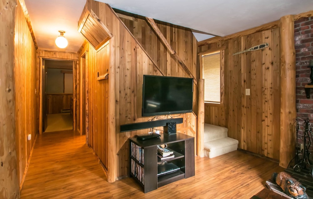 Ole' Berg's Den in Lake Wenatchee