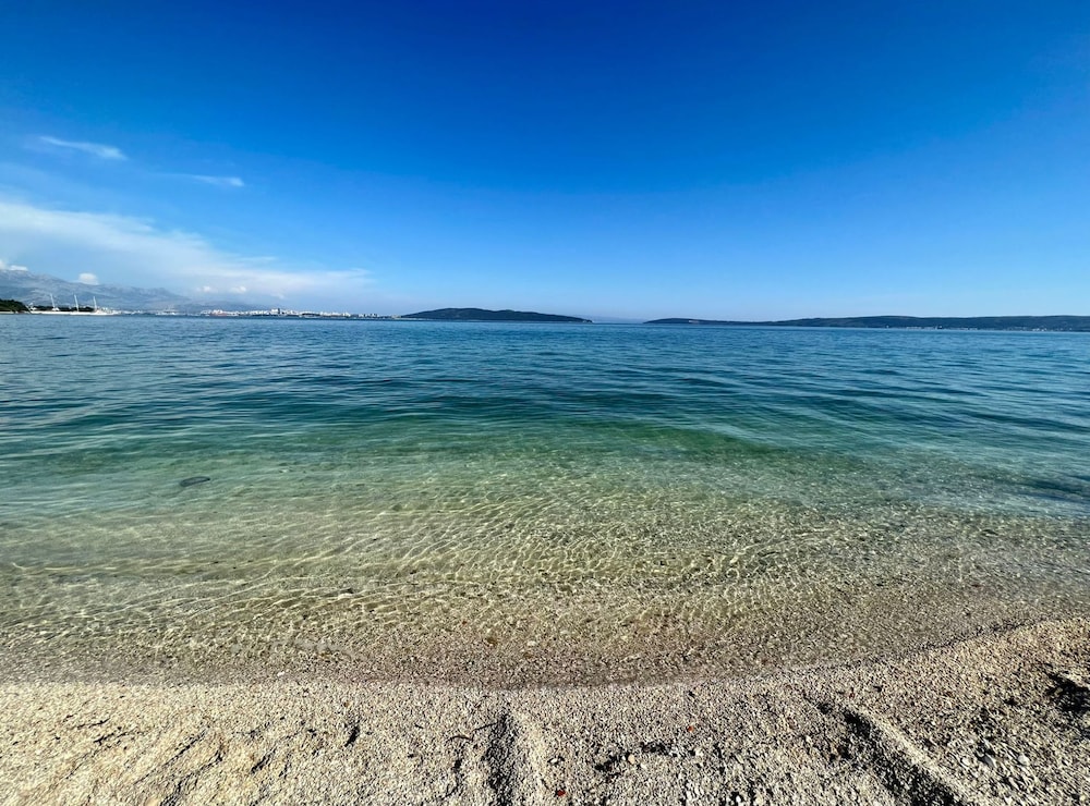 Bright and Cozy Apartment With Balcony in Kastel Luksic view 4
