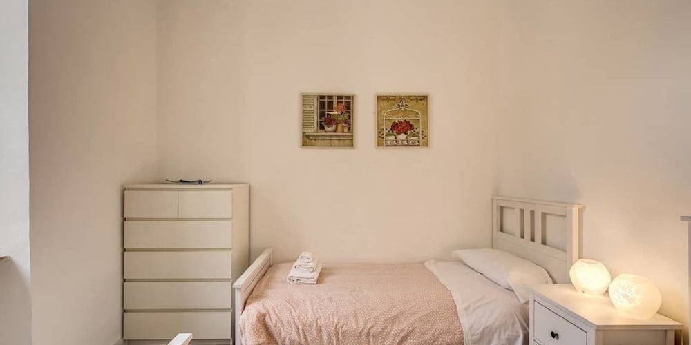 Colosseo 2 Bedroom Walking Distance