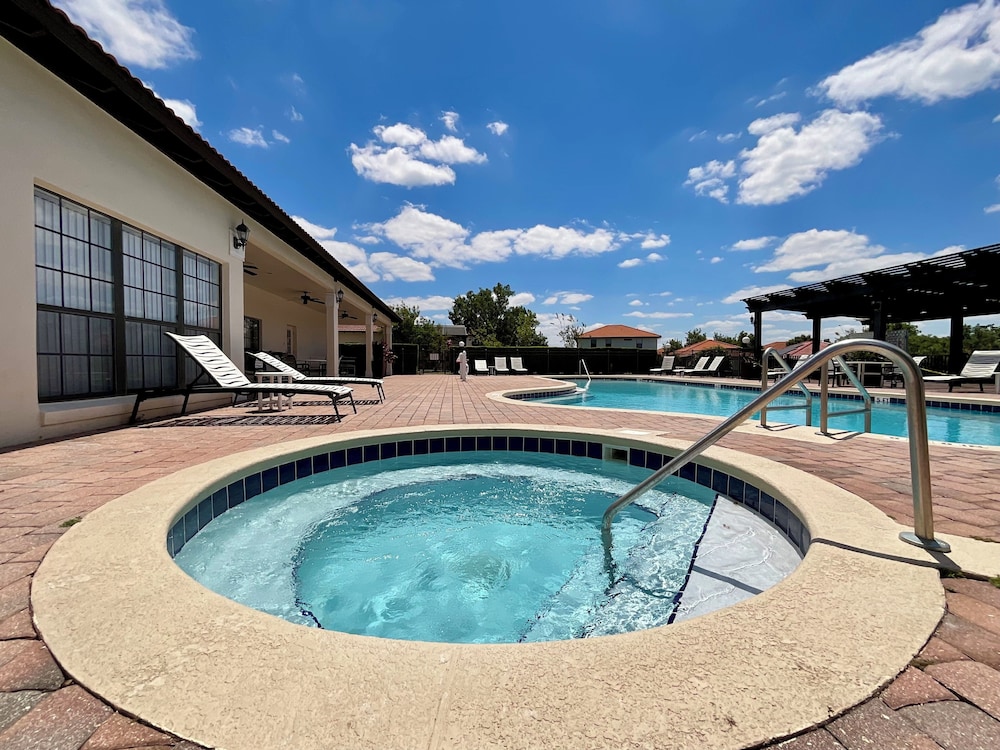 Coco Villa Stay for 10 w/ Resort-style Amenities