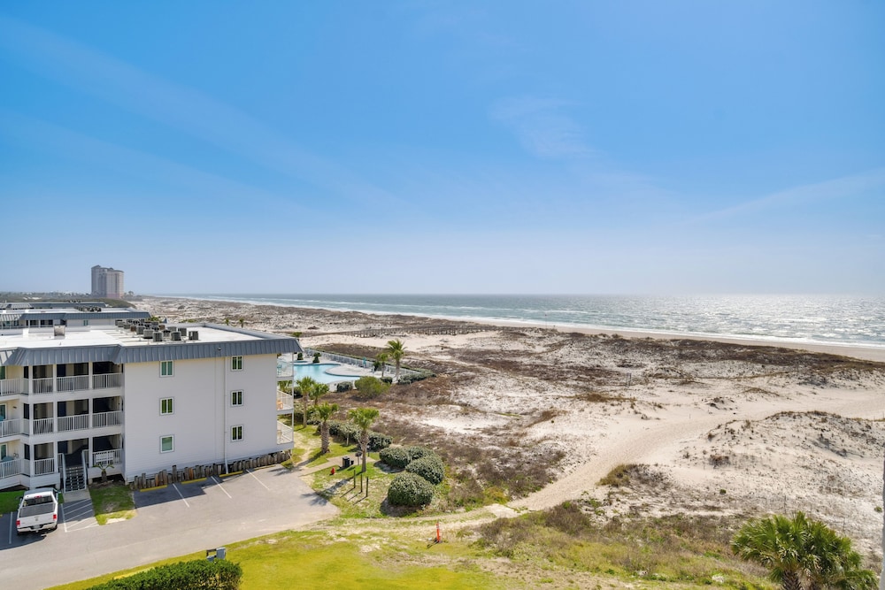 On-site Beach Access: Studio in Gulf Shores