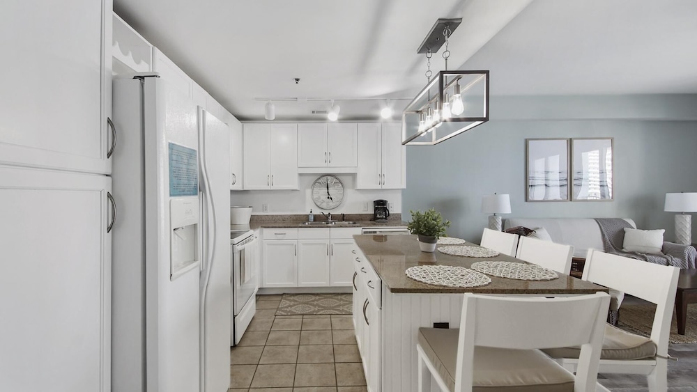Laketown Wharf 1116