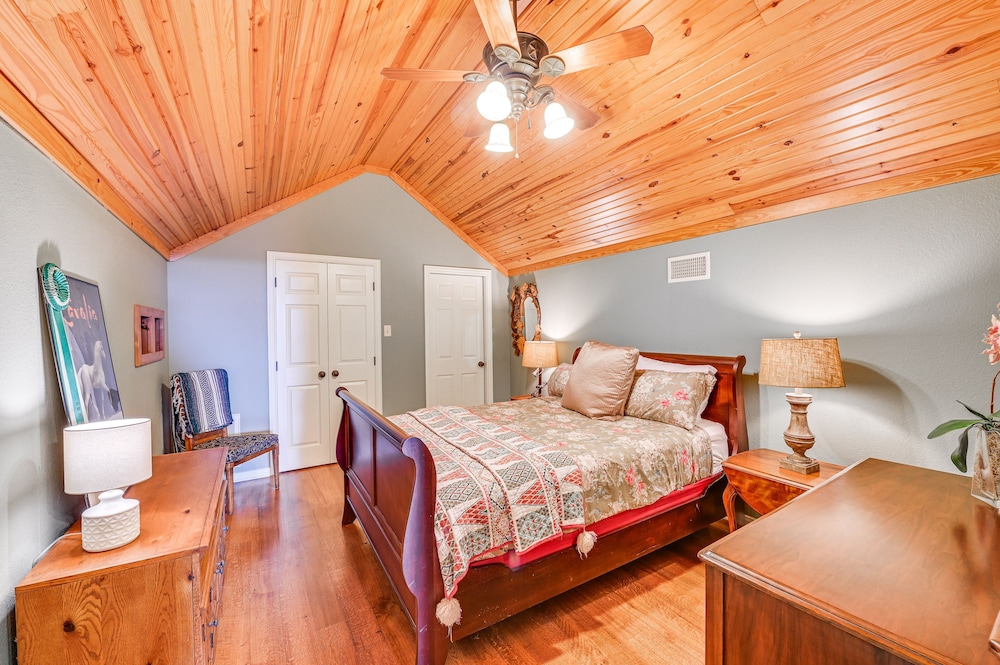 Farm Retreat w/ Furnished Patio: 12 Mi to Mckinney view 2