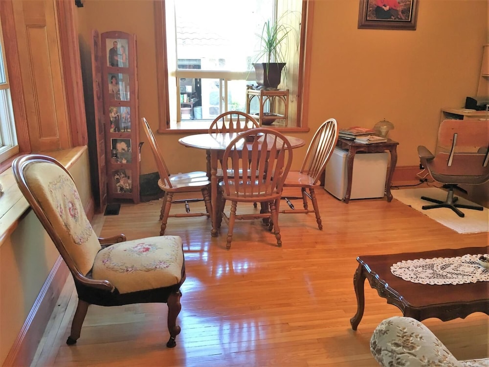 Koch Haus Bed & Breakfast