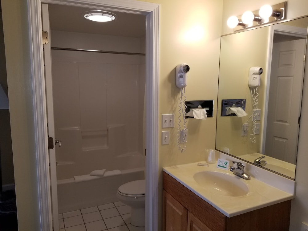 Captain's Quarters Motel - Property Image 7