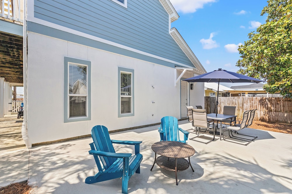 Beach House Spacious 4BR Retreat With Gulf Views & Observation Deck!