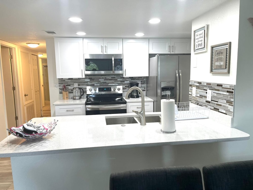 Grand Family 3BD Condo Apartment Near Disney Parks 5 view 3