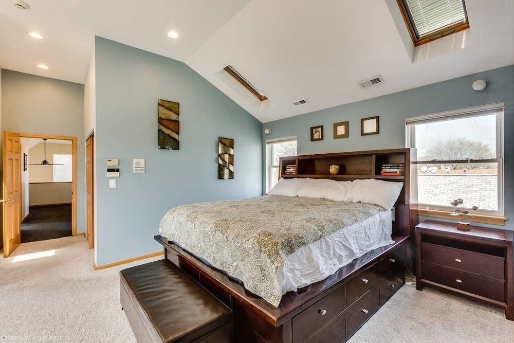 The Irving Masterpiece near Wrigley Field - Image 4