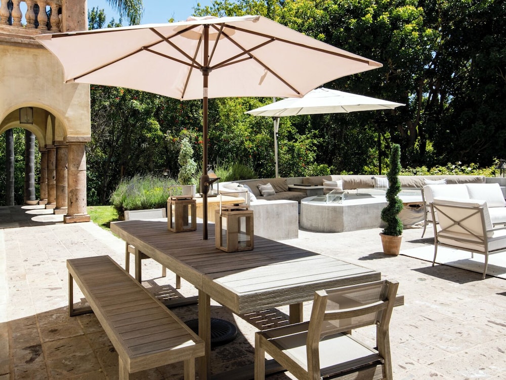 Carolwood - Modern Tuscan Villa With Rolling Lawns and Loggia in Holmby Hills