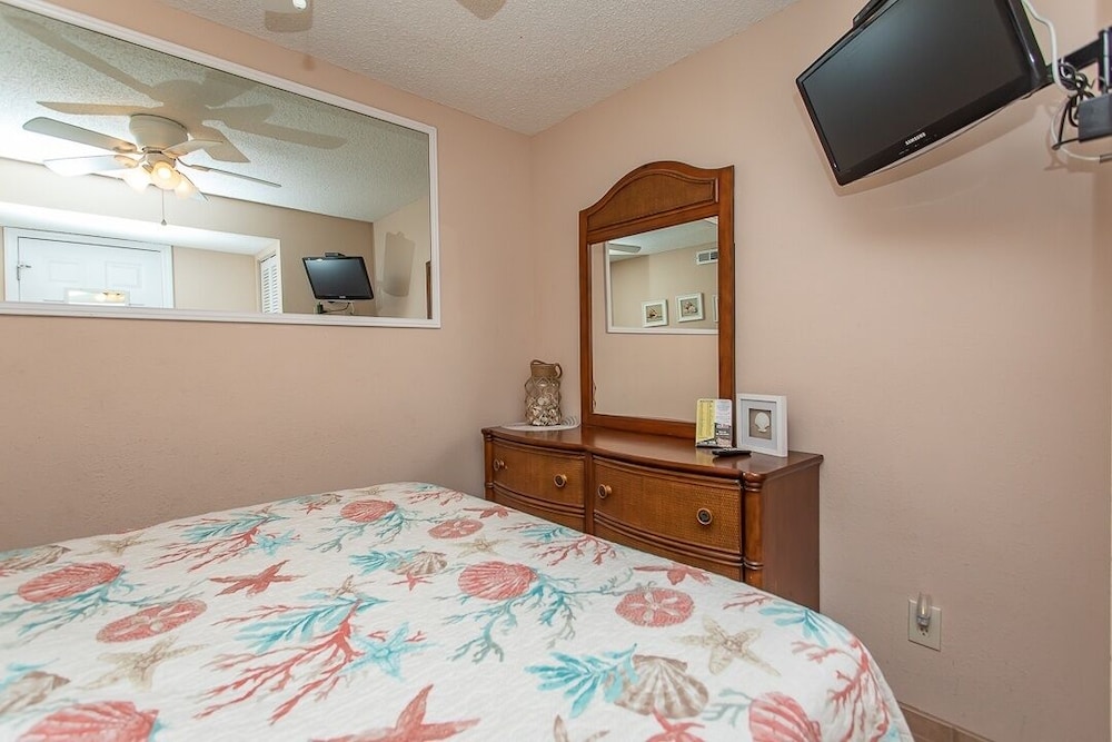 Royal Garden Resort 206 2 Bedroom Condo by RedAwning view 5