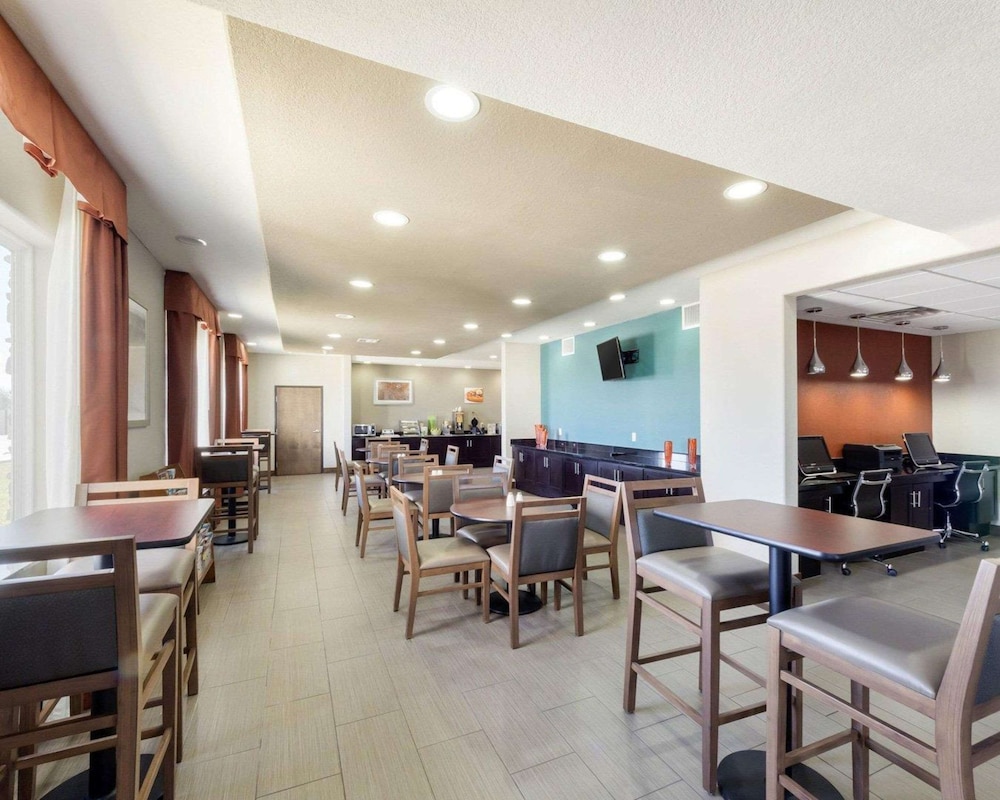 Garner Hotel Victoria - East by IHG