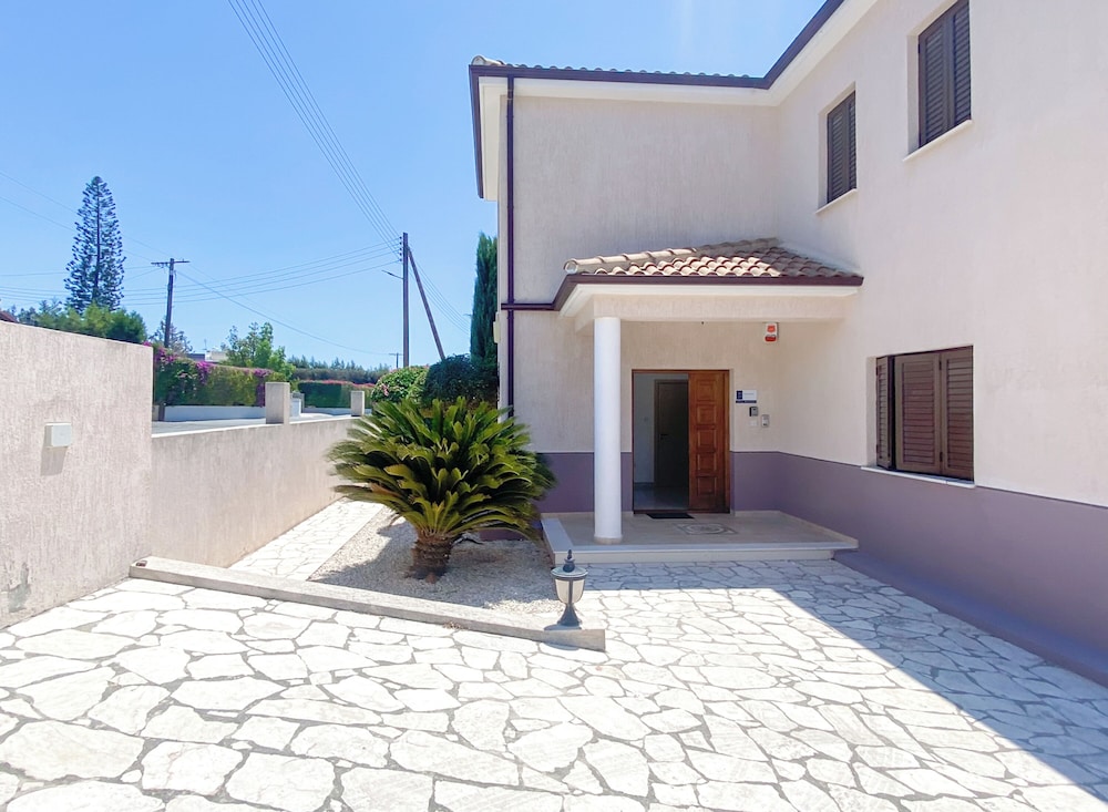 Phaedrus Living Luxury Villa Erimi