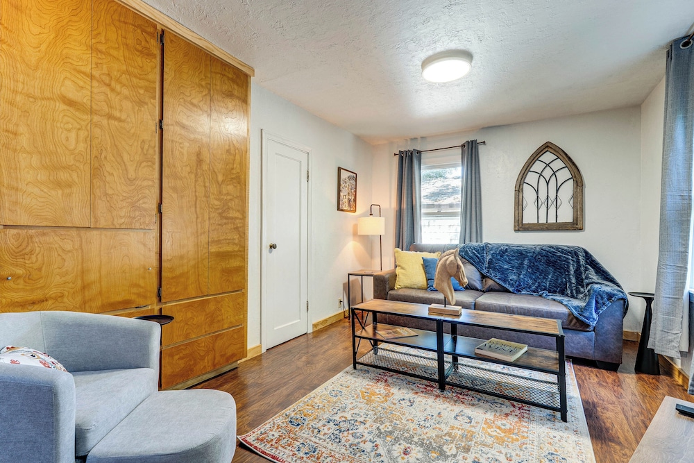 Wine Country Cottage in Historic Fiddletown!