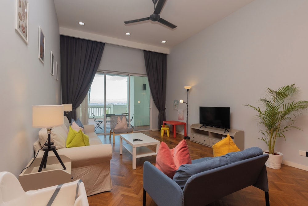 Straits Quay Waterside Suites