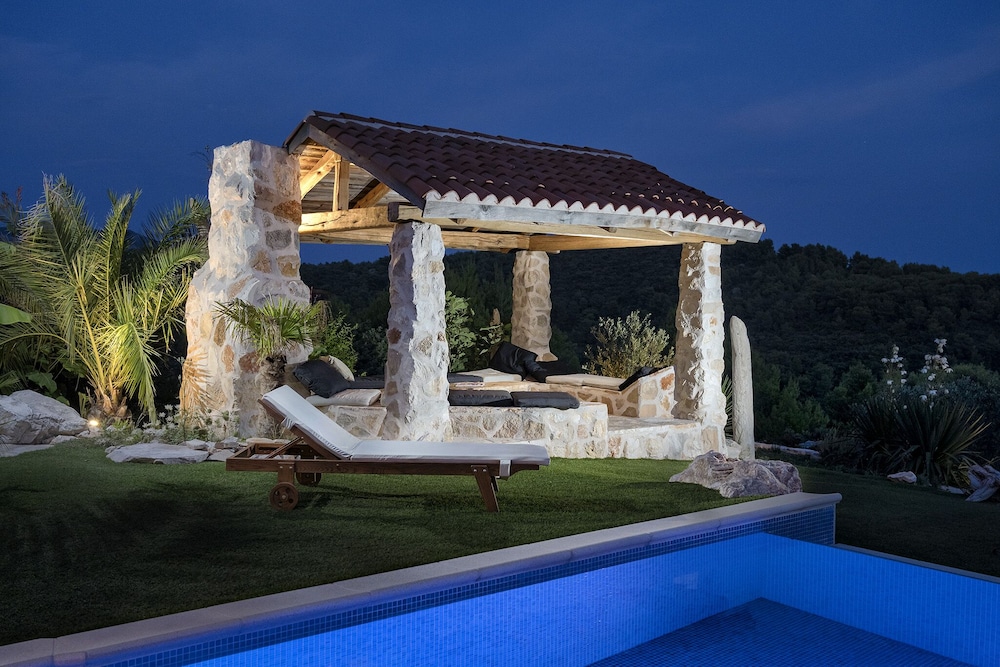 Luxury Villa Ocean Seeker with Pool view 4