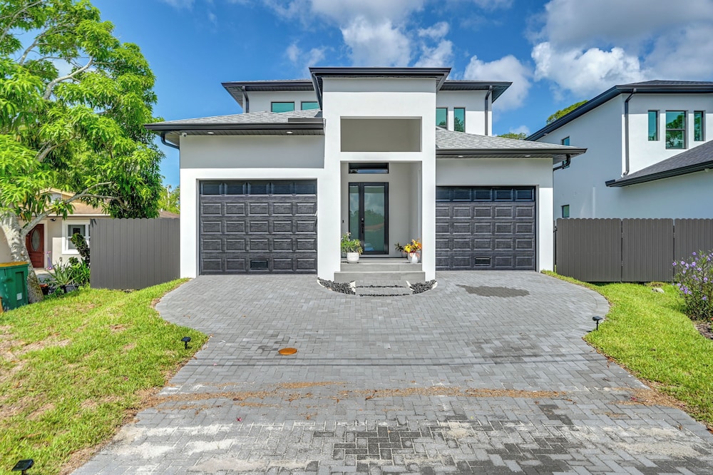Walk to Celebration Park: Naples Home w/ Pool!