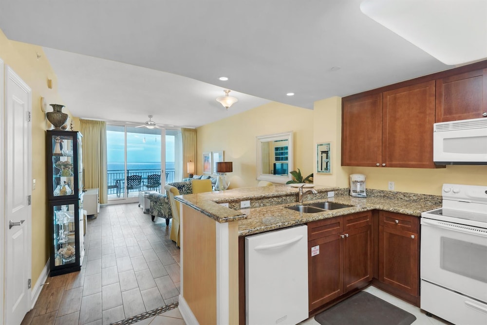Aqua Resort 706