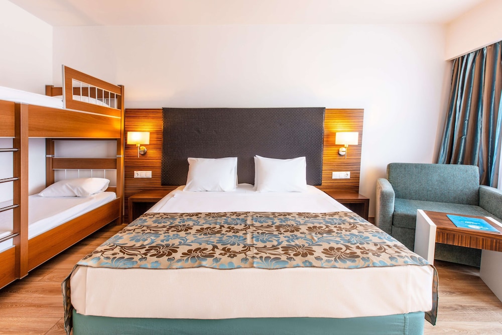 Palm Wings Beach Resort & Spa Kusadasi- All Inclusive