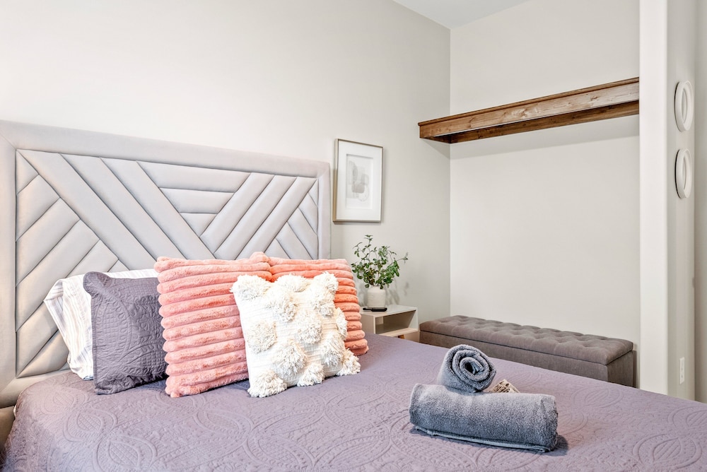 Adam's Downtown Retreat w/ Rooftop Access