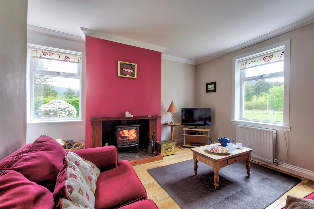 Spacious Argyll Farmhouse in an Idyllic Setting