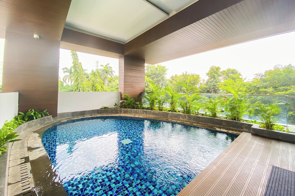 Spacious Studio Apartment at Capitol Suites