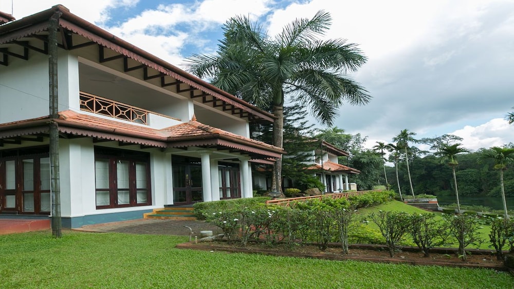 River Banks Madaparambil Resort
