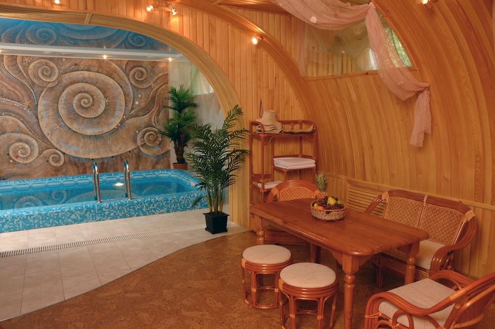 Almaz Hotel