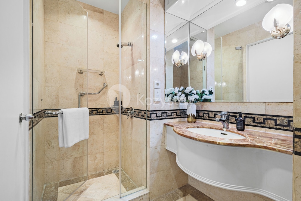 Brassia by Kozystay - Thamrin