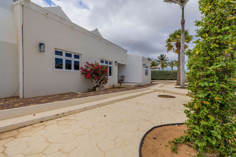Charming Cunucu Home Pvt Pool Outdoor Kitchen
